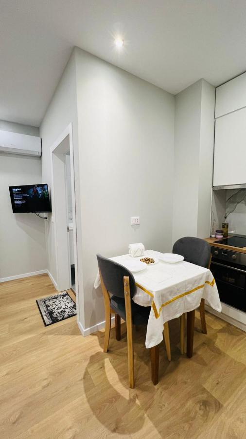 Kristi Apartments 01 ติรานา ภายนอก รูปภาพ